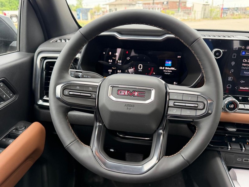 GMC Canyon Vehicle Full-screen Gallery Image 10