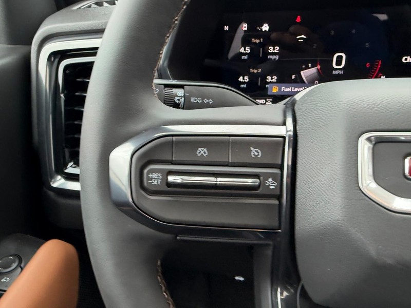 GMC Canyon Vehicle Full-screen Gallery Image 11