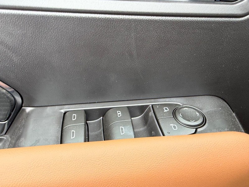 GMC Canyon Vehicle Full-screen Gallery Image 17