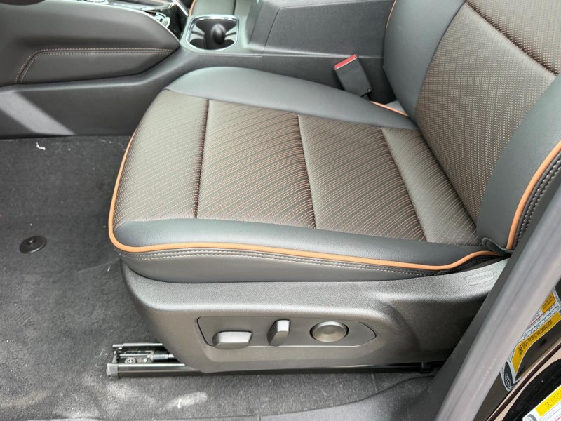 GMC Canyon Vehicle Full-screen Gallery Image 19