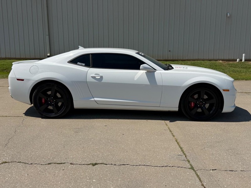 Chevrolet Camaro Vehicle Full-screen Gallery Image 2