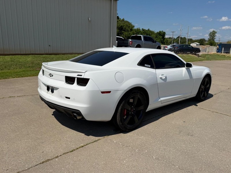 Chevrolet Camaro Vehicle Full-screen Gallery Image 3