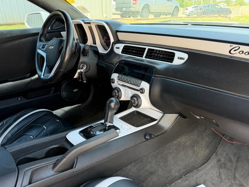 Chevrolet Camaro Vehicle Full-screen Gallery Image 7