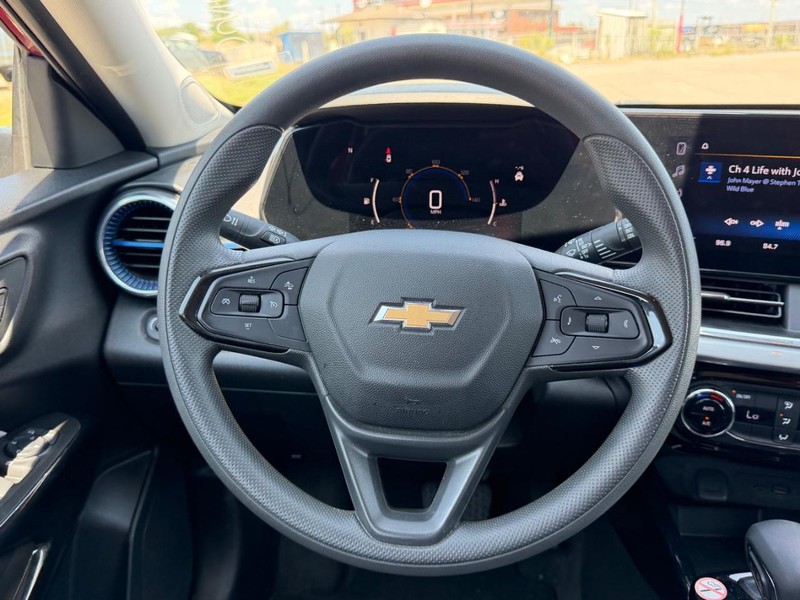 Chevrolet Trax Vehicle Full-screen Gallery Image 9