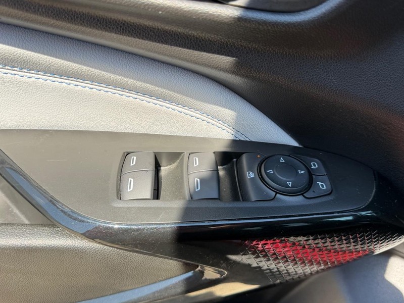 Chevrolet Trax Vehicle Full-screen Gallery Image 16