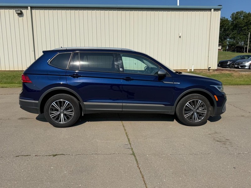 Volkswagen Tiguan Vehicle Full-screen Gallery Image 2