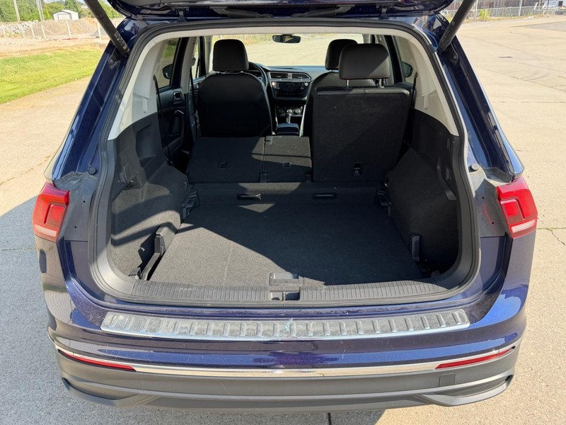 Volkswagen Tiguan Vehicle Full-screen Gallery Image 5