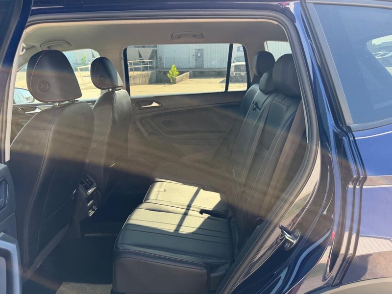Volkswagen Tiguan Vehicle Full-screen Gallery Image 8