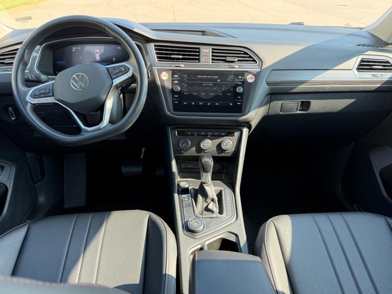 Volkswagen Tiguan Vehicle Full-screen Gallery Image 9