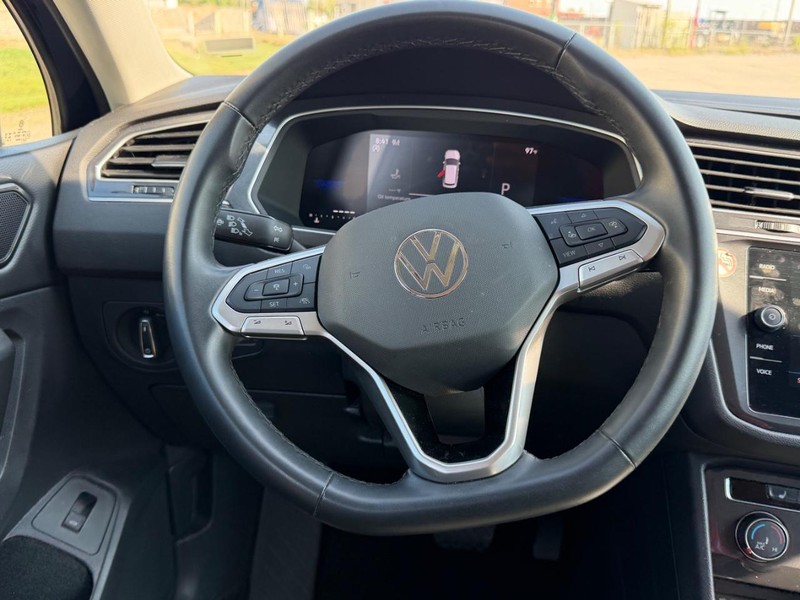 Volkswagen Tiguan Vehicle Full-screen Gallery Image 10