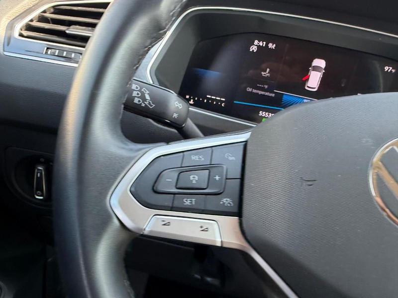 Volkswagen Tiguan Vehicle Full-screen Gallery Image 11