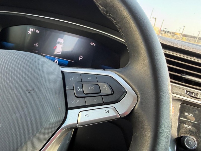Volkswagen Tiguan Vehicle Full-screen Gallery Image 12