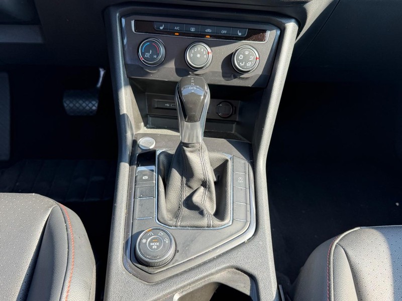 Volkswagen Tiguan Vehicle Full-screen Gallery Image 15