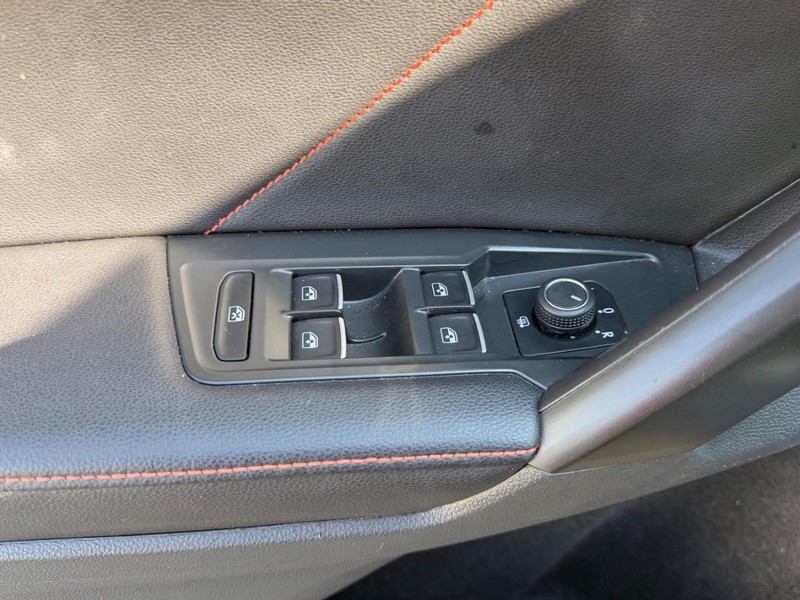Volkswagen Tiguan Vehicle Full-screen Gallery Image 17