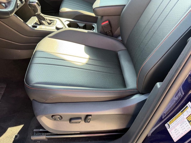 Volkswagen Tiguan Vehicle Full-screen Gallery Image 18