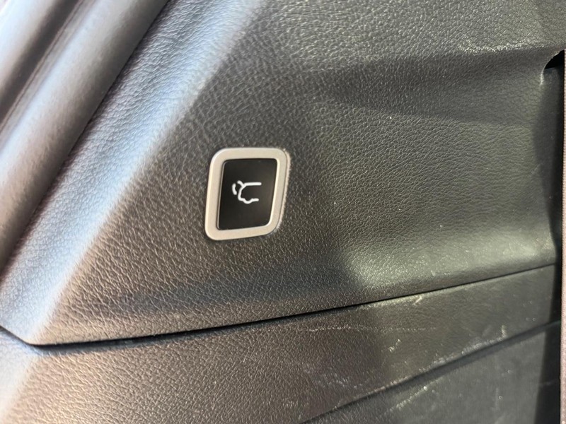 Chrysler Pacifica Vehicle Full-screen Gallery Image 6