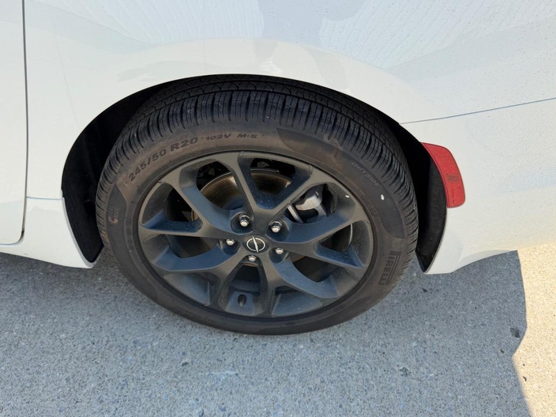 Chrysler Pacifica Vehicle Full-screen Gallery Image 7