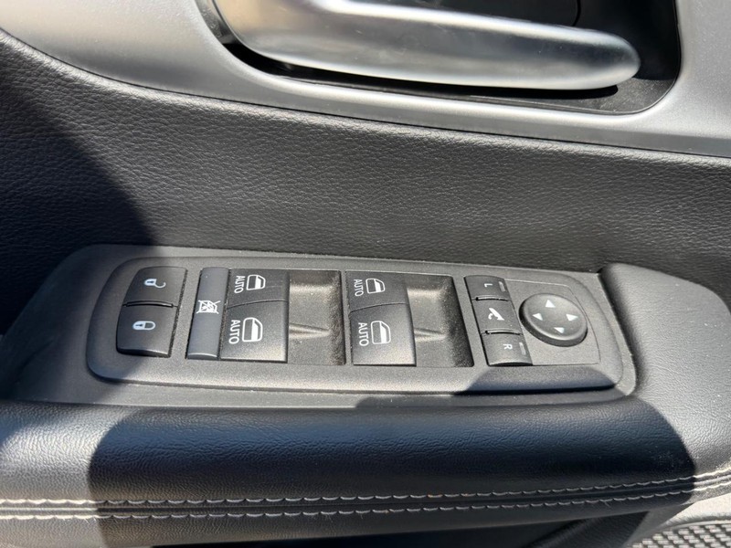 Chrysler Pacifica Vehicle Full-screen Gallery Image 20