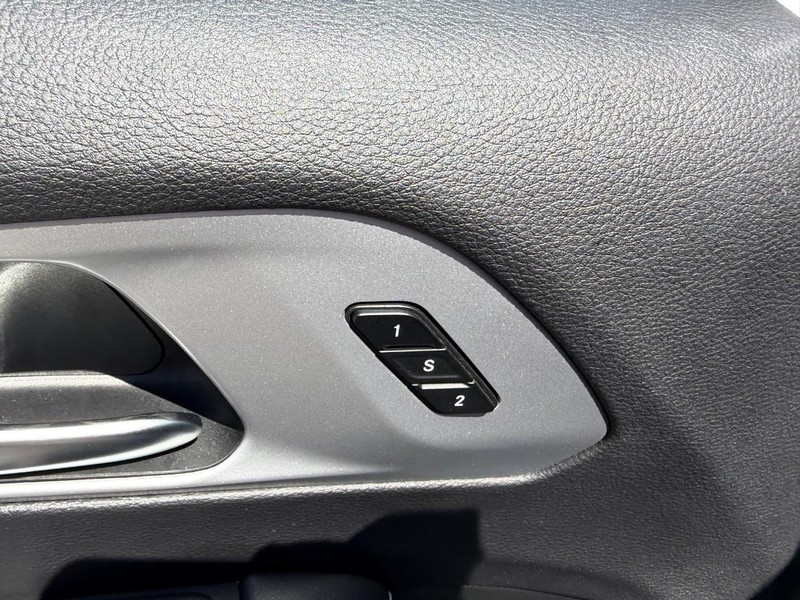 Chrysler Pacifica Vehicle Full-screen Gallery Image 21