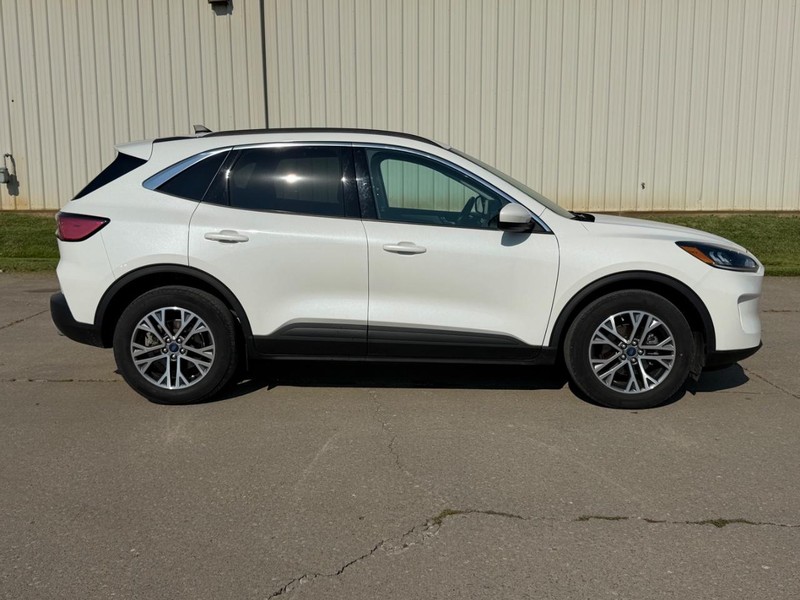 Ford Escape Vehicle Full-screen Gallery Image 2