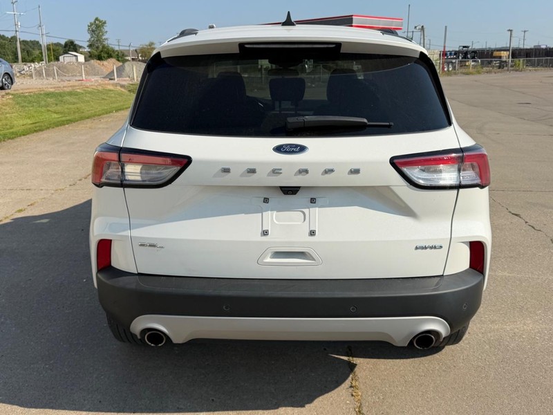 Ford Escape Vehicle Full-screen Gallery Image 4