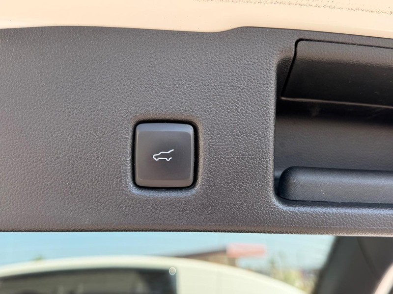Ford Escape Vehicle Full-screen Gallery Image 6