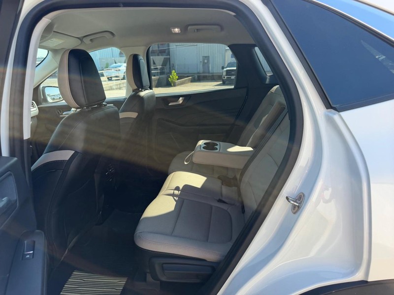 Ford Escape Vehicle Full-screen Gallery Image 8
