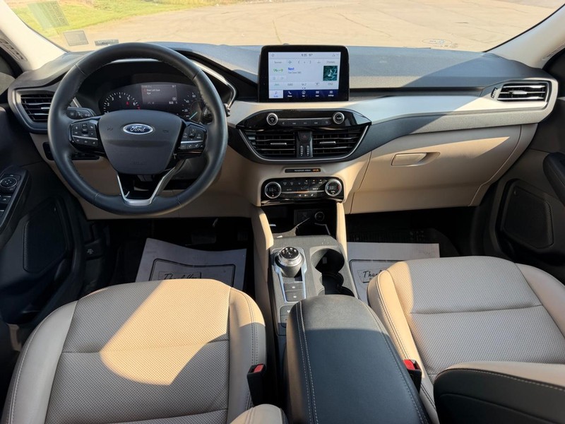 Ford Escape Vehicle Full-screen Gallery Image 9