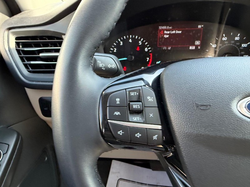 Ford Escape Vehicle Full-screen Gallery Image 11