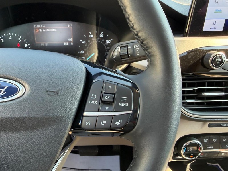 Ford Escape Vehicle Full-screen Gallery Image 12