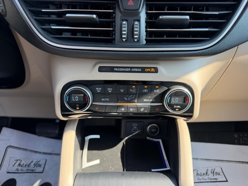 Ford Escape Vehicle Full-screen Gallery Image 14