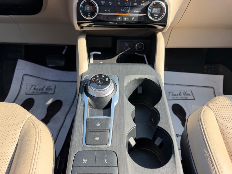 Ford Escape Vehicle Full-screen Gallery Image 15