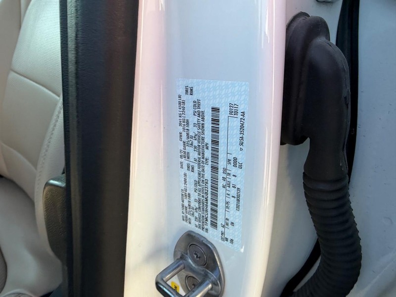 Ford Escape Vehicle Full-screen Gallery Image 21
