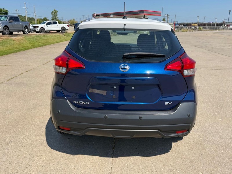 Nissan Kicks Vehicle Full-screen Gallery Image 4