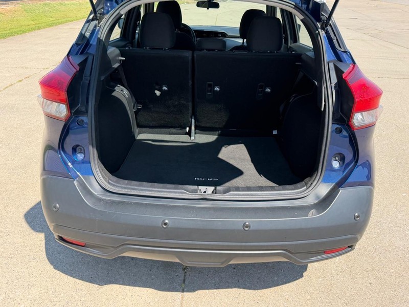 Nissan Kicks Vehicle Full-screen Gallery Image 5