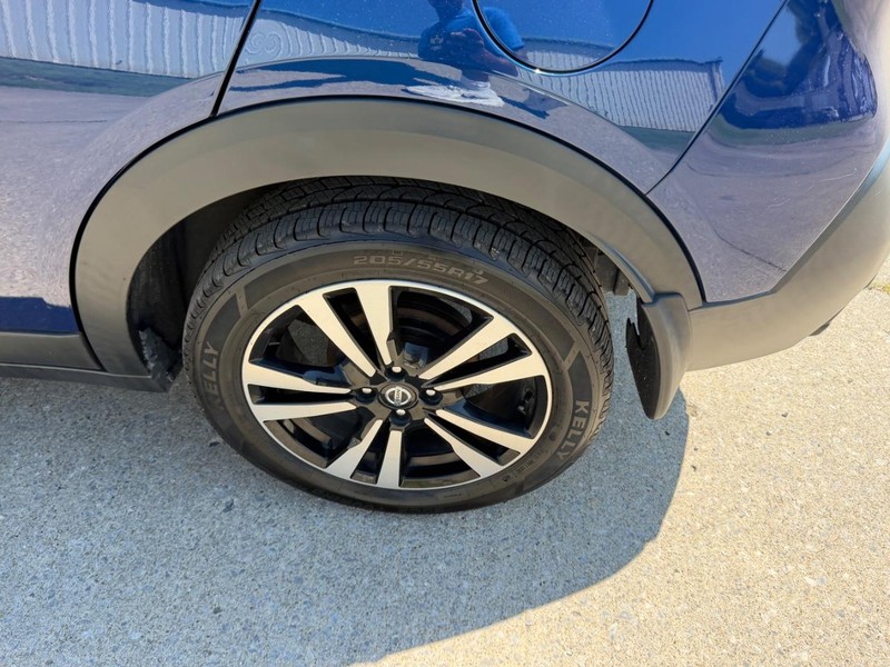 Nissan Kicks Vehicle Full-screen Gallery Image 6