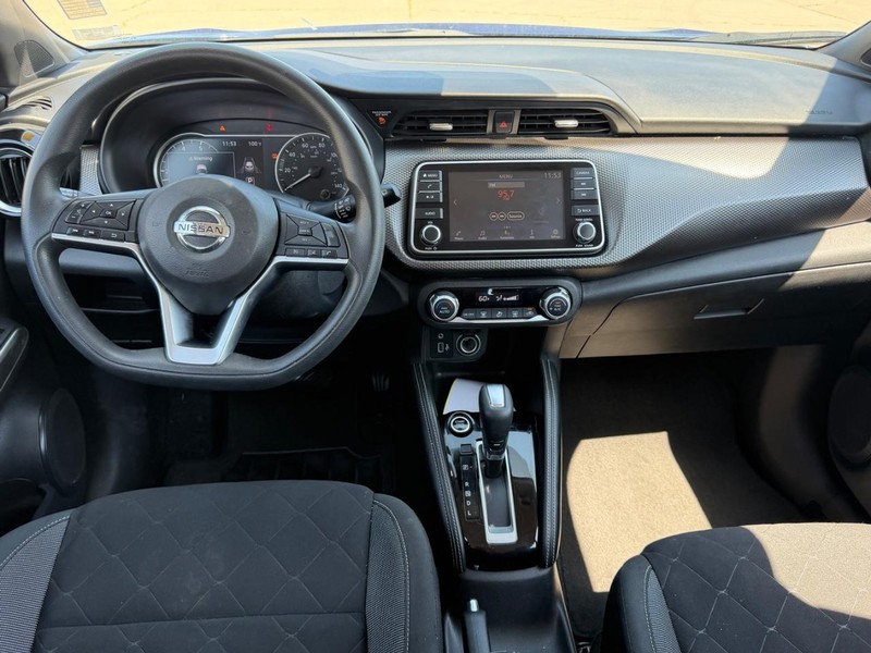 Nissan Kicks Vehicle Full-screen Gallery Image 8