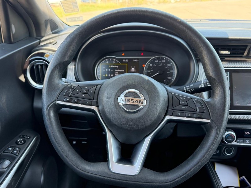 Nissan Kicks Vehicle Full-screen Gallery Image 9