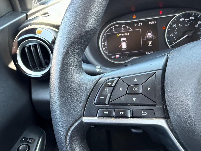 Nissan Kicks Vehicle Full-screen Gallery Image 10