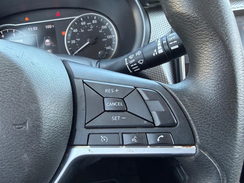 Nissan Kicks Vehicle Full-screen Gallery Image 11