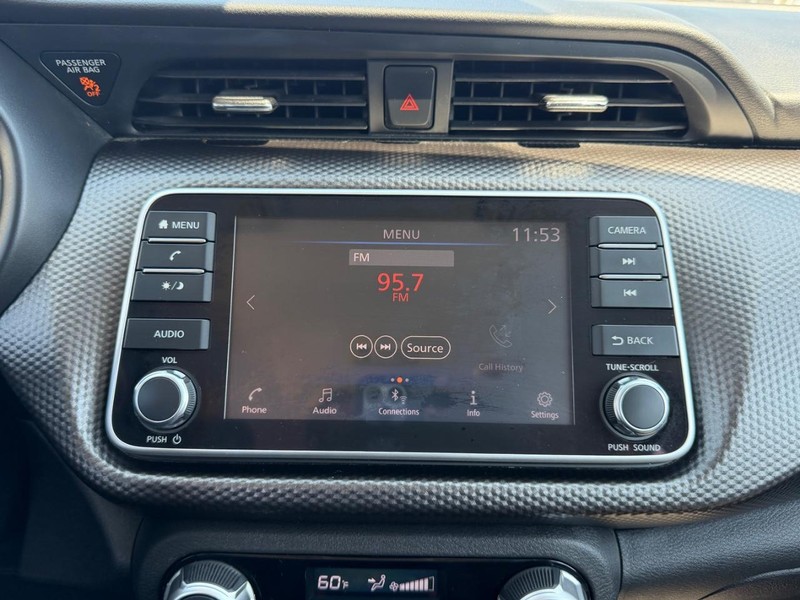 Nissan Kicks Vehicle Full-screen Gallery Image 12