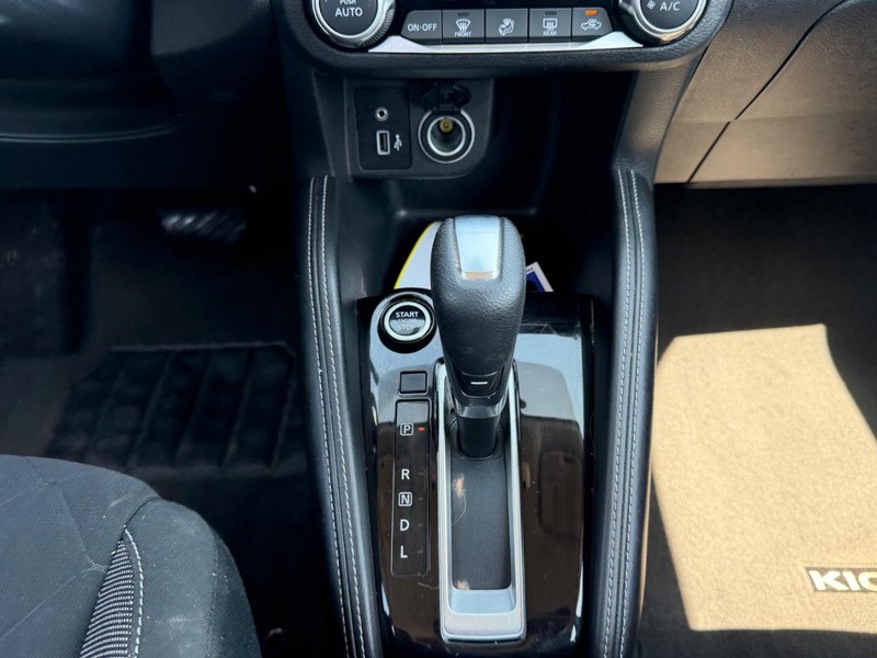 Nissan Kicks Vehicle Full-screen Gallery Image 14