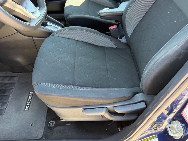 Nissan Kicks Vehicle Full-screen Gallery Image 17