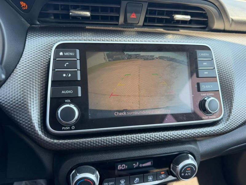 Nissan Kicks Vehicle Full-screen Gallery Image 19