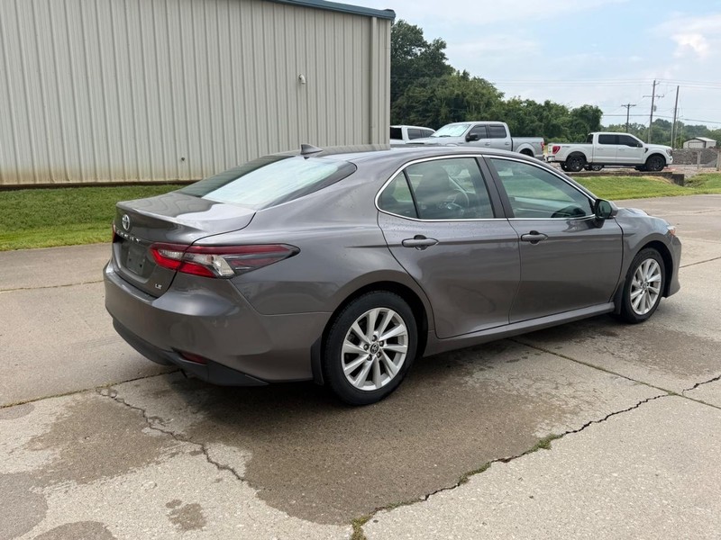 Toyota Camry Vehicle Full-screen Gallery Image 3