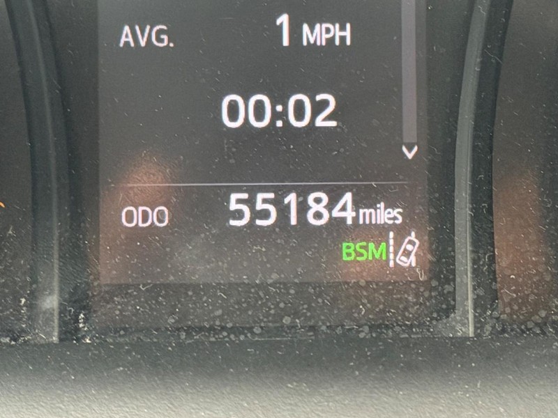 Toyota Camry Vehicle Full-screen Gallery Image 18