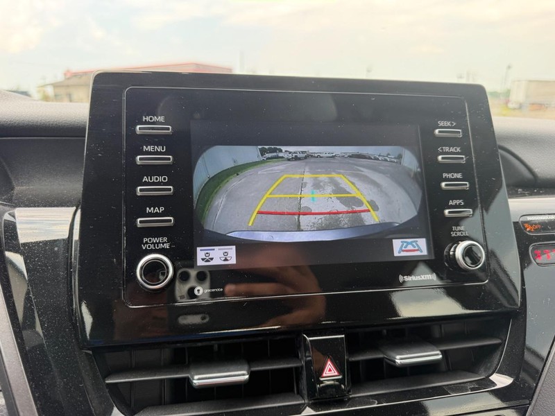 Toyota Camry Vehicle Full-screen Gallery Image 19