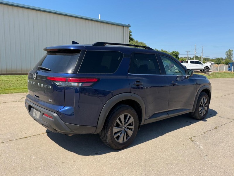 Nissan Pathfinder Vehicle Full-screen Gallery Image 3