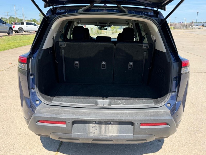 Nissan Pathfinder Vehicle Full-screen Gallery Image 5