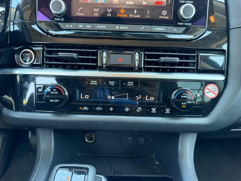 Nissan Pathfinder Vehicle Full-screen Gallery Image 14